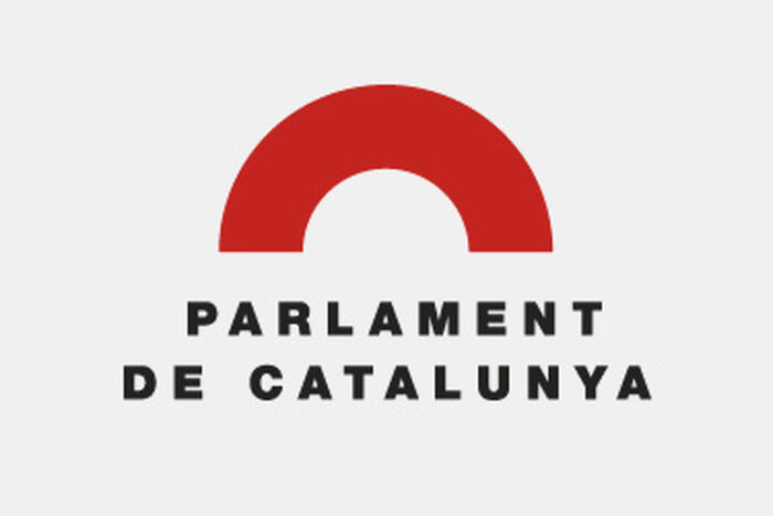 El Ple del Parlament valida el decret llei sobre pisos turístics